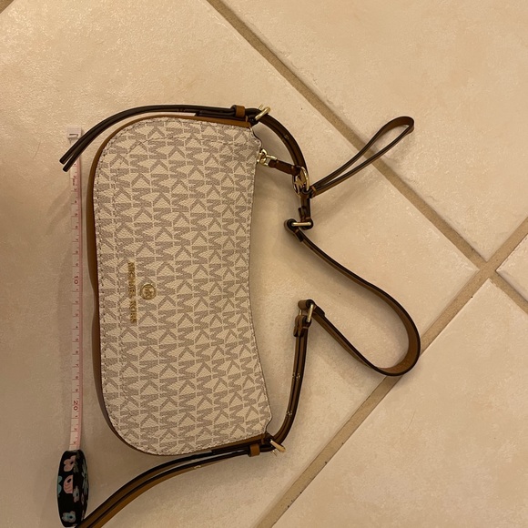 Michael Kors, small bag. - Picture 3 of 12